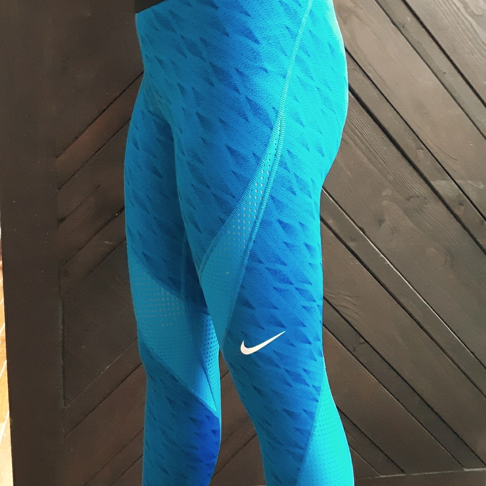 BLUE NIKE PROS